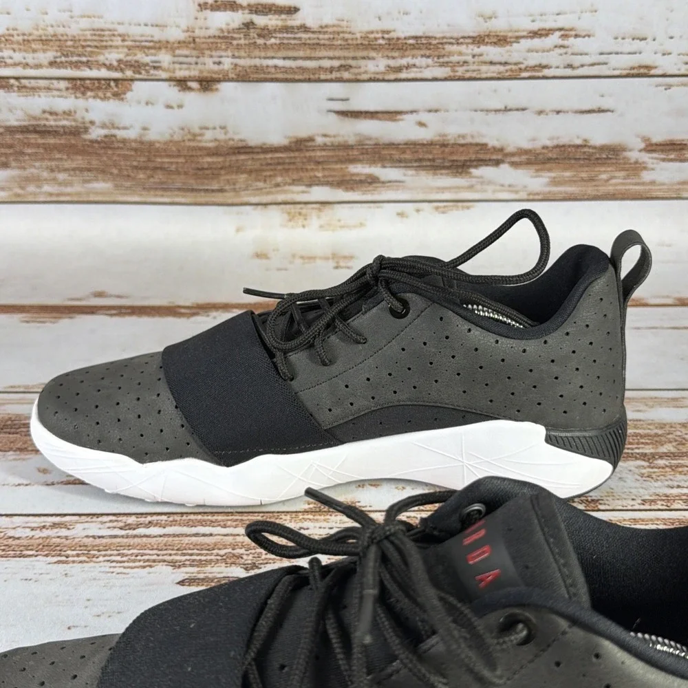 Nike Air Jordan Breakout 23 Black White Mens Size 10.5 Trainers 881449-001